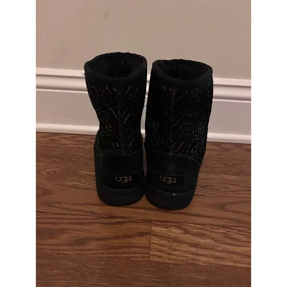 Ugg Girls Size 1 Classic II Black Graphic Stitch Sheepskin Suede Boots